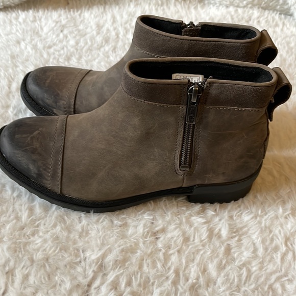 NWOT UGG Attell boot in Mole color. 5.5 - Picture 5 of 12